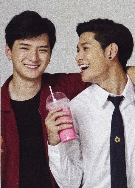 I'm a fan since day 1 and what the heck, look what you guys made me do. BUT HONESTLY, ALL I CAN SAY, IT'S ALL WORTH IT !! [ i'm cringggg  ]  #KristSingto  #PERAYA #KristPerawat  #SingtoPrachaya  #4Yearswithทีมพีรญา