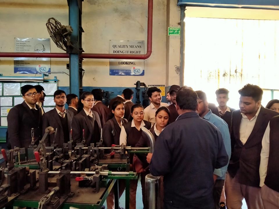 ITSEduGroup's tweet photo. @ITSMohanNagar Ghaziabad organized an #IndustryVisit to #JBMIndustries Ltd, #Faridabad, #Haryana for #BBA second-year #students.
Click: https://t.co/NikecHde0v
#ITS #ITSCollege #ITSGhaziabad #ProductionEngineers #Workshop #BBAStudents #BBAIndustryVisit #BBACollege #BBACourse https://t.co/WvuNz5PwdW