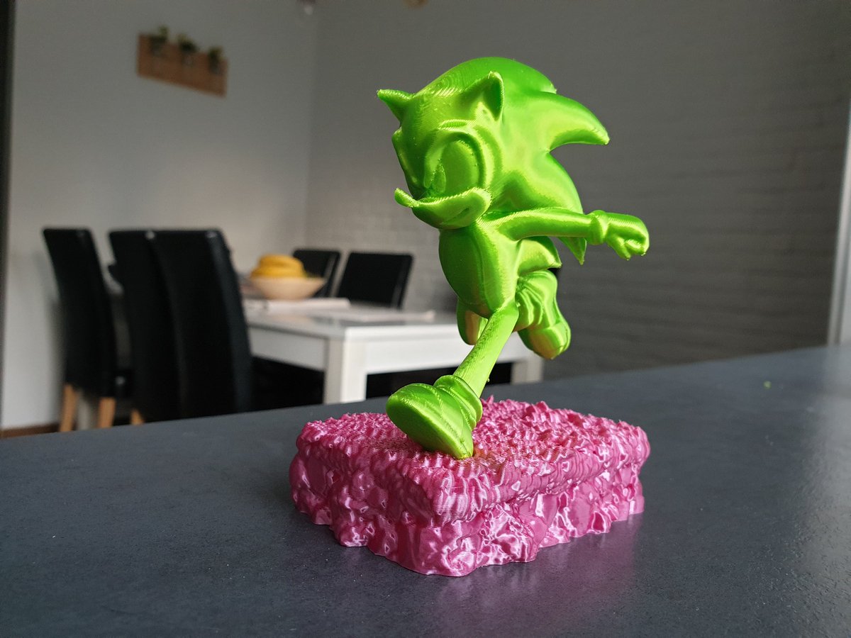 Yesterday I got a surprise package with these two lovely colors. :) Thank you <a href="/Fiberlogy_3D/">Fiberlogy - filaments</a> 

#3dprinting #3dprinted #filament #sonic