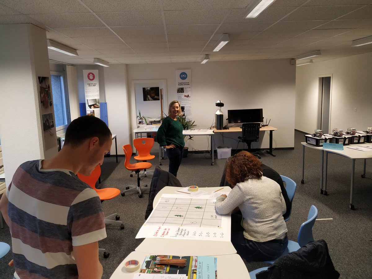 TRimensberger's tweet photo. Workshop robotique partie 2. Un succès avec une dixaine d'enseignant-e-s de l'école obligatoire ! #edtech #Robotic #roteco #thymio #ev3 #ozobot #bluebot #makeymakey #computationalthinking #csunplugged #Fritic https://t.co/X7Dtact8IB
