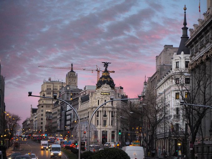 HSDGO's tweet photo. Buenos días de #jueves, #Madrid! 📸@eiruyk https://t.co/FHkq1REYXz