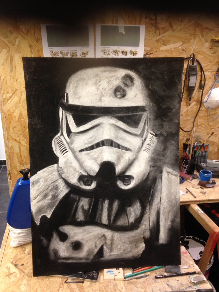 ard_nicolas's tweet photo. Un stormtrooper fusain et craie terminé https://t.co/4yl0w4XT9S