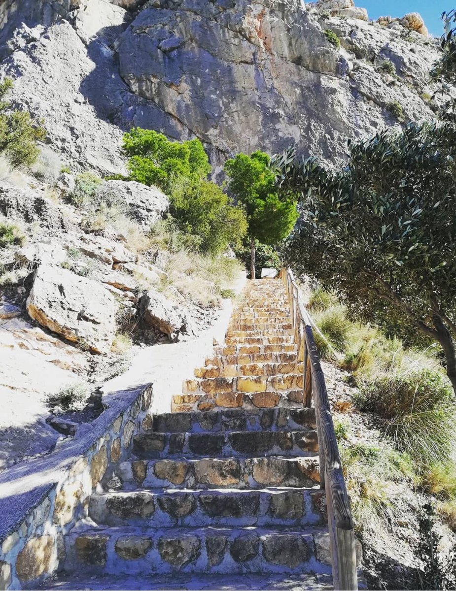 Aliforniano's tweet photo. Buen día #Alifornia!
Al lado de las Cuevas del Canelobre, #Busot hay una vía ferrata infantil para hacerla con niños sin dificultad. 👨‍👩‍👧‍👦🏞
#Alicante #CostaBlanca
📸 @TurismoBusot https://t.co/864kte7Rgn
