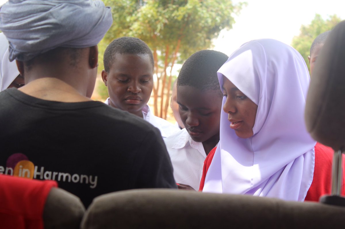 MsichanaUwezo's tweet photo. "Naamini kwenye kumuwezesha mtoto wa kike kama nguzo katika jamii " Lineth Masala, Mratibu wa Miradi, Msichana Initiative. https://t.co/fXPfID9mLV