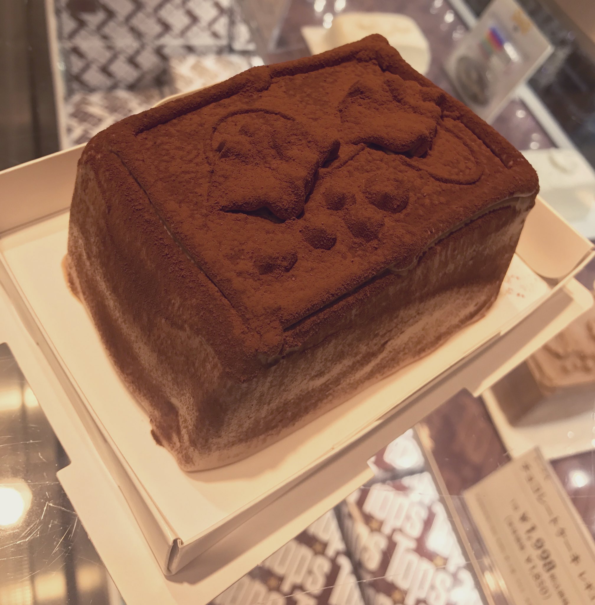 Hankyu Food News 赤坂トップス から さらなる強敵がやって来た 戦う 逃げる 食べる 見て見ぬふりをする ダブルチョコレートケーキミニ Tops うめはんデパちか Hankyu 阪急うめだ本店 T Co Vqrrptnwdp Twitter