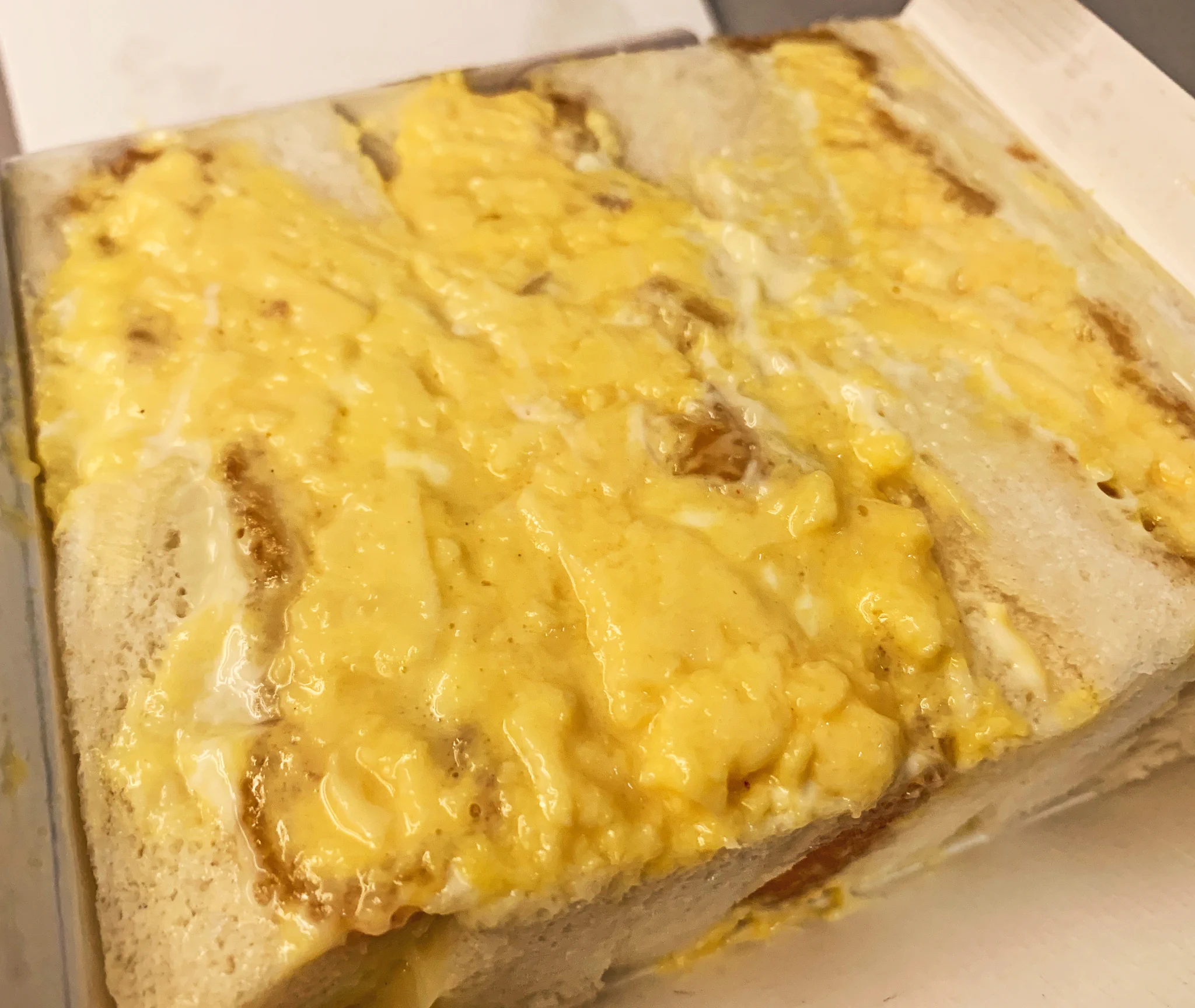 大阪北新地駅近くの「北新地サンド」のタマゴカツサンドがとてもおいしそう。玉子とマヨネーズ×カツの相性抜群。