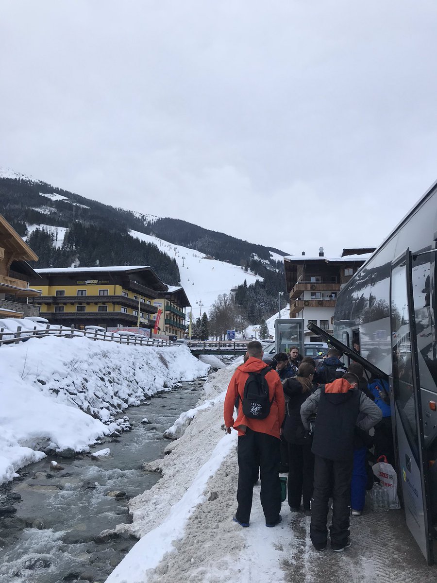 ysgoljohnbright's tweet photo. Guten morgen!  Getting ready for another exciting day on the mountain ⛷🇦🇹 #YJBSki https://t.co/F2ZPoHnokL