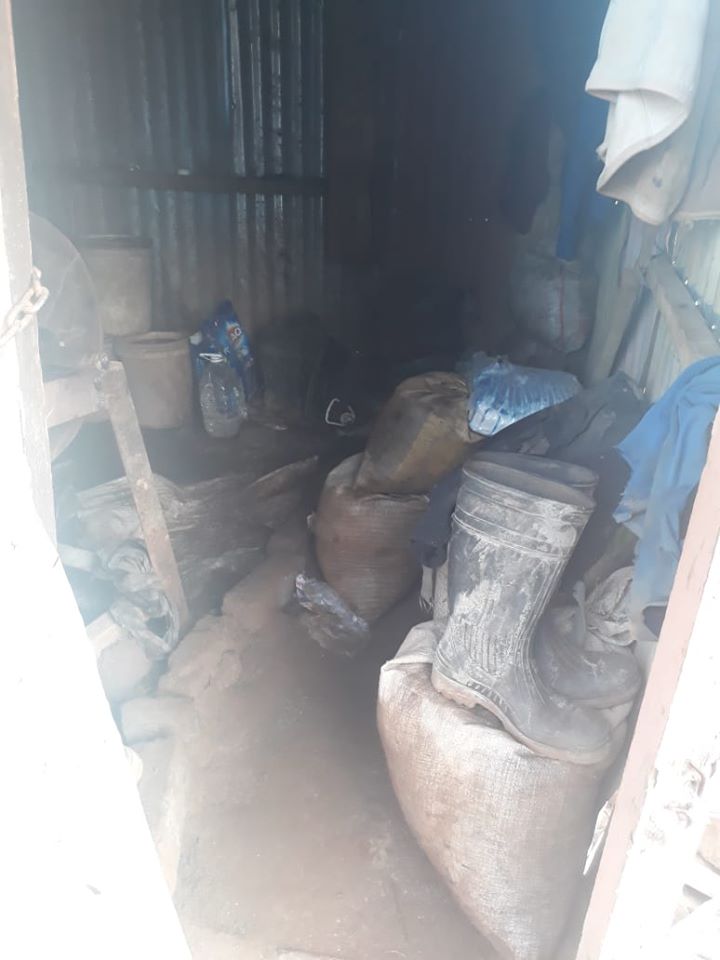 _ArriveAlive's tweet photo. Three men arrested for operating gold processing plant in Gauteng https://t.co/CWJI5awlrz
#ArriveAlive #GoldProcessingPlant @SAPoliceService https://t.co/yywsJGYJFi