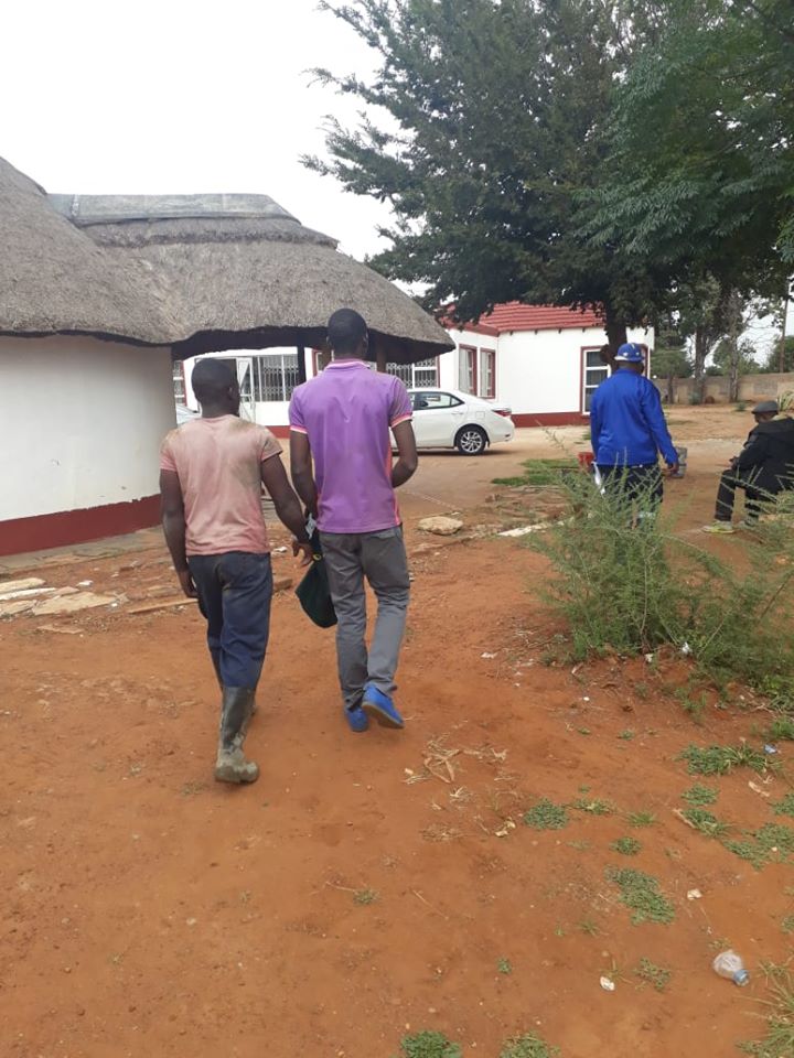 _ArriveAlive's tweet photo. Three men arrested for operating gold processing plant in Gauteng https://t.co/CWJI5awlrz
#ArriveAlive #GoldProcessingPlant @SAPoliceService https://t.co/yywsJGYJFi