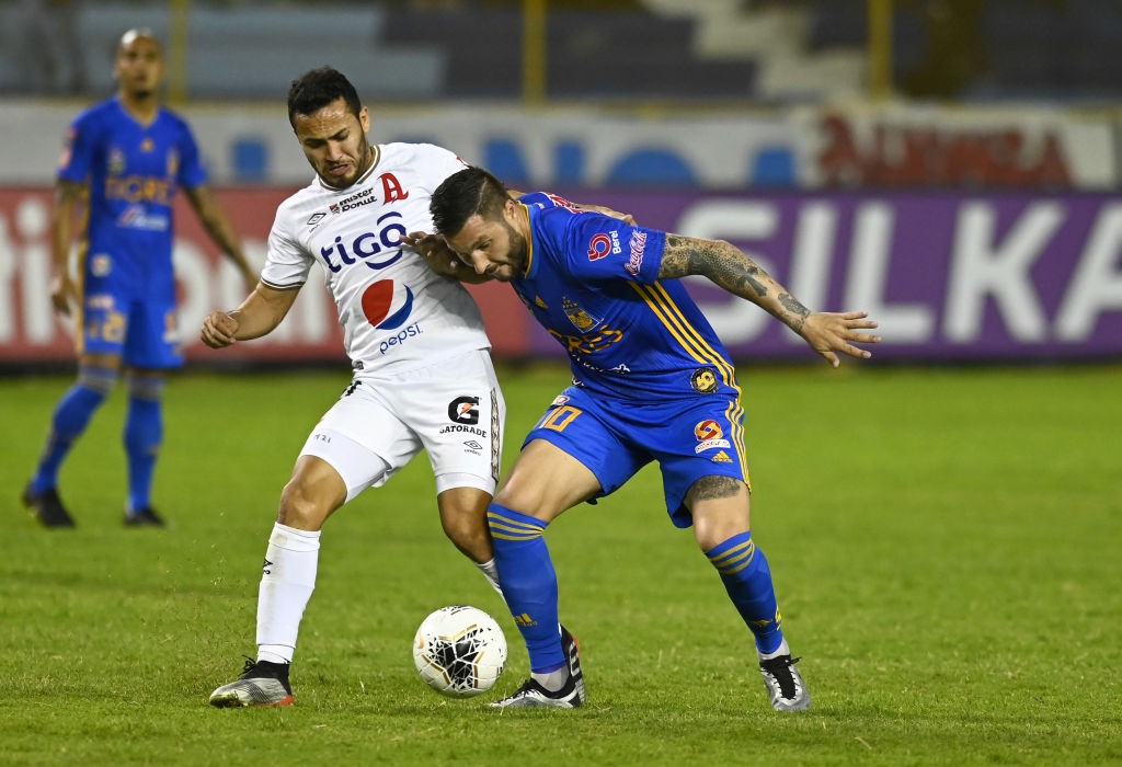 InvictosSomos's tweet photo. FT. Alianza 2-1 Tigres UANL.
➔ Triunfo histórico del club salvadoreño.
➔ Estreno goleador Juan José Sánchez Purata.
➔ Ponce convirtió de penal.
➔ Oswaldo Blanco marcó.
➔ Los felinos siguen con una fiesta en zona baja.
➔ Juegazo de Monterroza.
➔ Mal arbitraje (para ambos). https://t.co/4wZpmloLVS