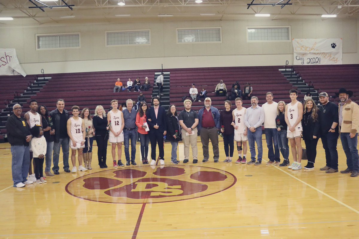 adairphoto16's tweet photo. ALL THE HARD WORK PUT IN BY THE PLAYERS AND THE PARENTS,GOOD LUCK WITH ALL YOUR BRIGHT FUTURES. DS TIGERS #solidclass #tpd @coachswannack @CoachGZimmerman @KDRPFM @DSHoops @hoopinsider @FanstandATX https://t.co/sIE8h6MEAV