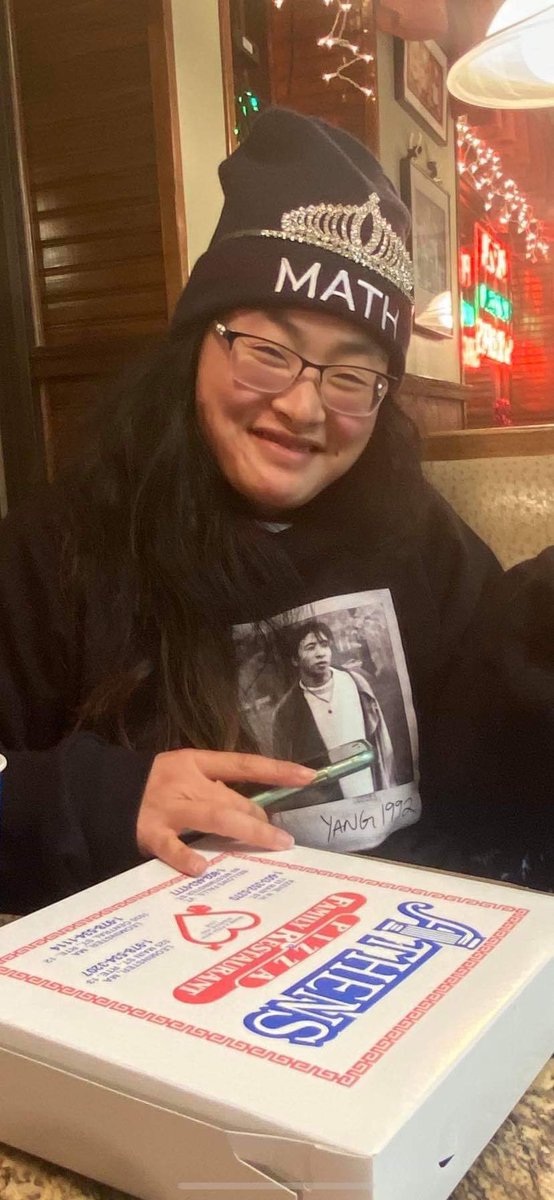 dontracistplz's tweet image. A guy at the pizza place: what are you the queen of?
Me, to him: most things
Him: good answer I like the confidence 
Me, internally: but mostly the #yanggang look at my tiara on my #mathhat