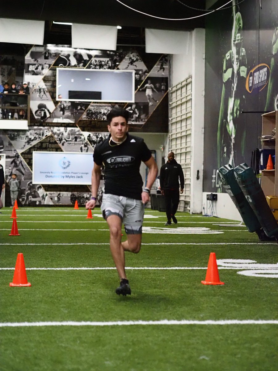 gofordsports's tweet photo. We want the smoke 💨 40yd Dash
@CNooaa 4.47
@ReedShumpert 4.55
@Ashton_Cozart25 4.56
#NightOfTheChampions https://t.co/nBtEdxSurO