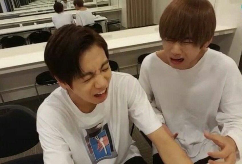 inokookie's tweet photo. 5 BTS song

-Boy with luv
-I Need U
-pied piper
-the truth anthold
-All https://t.co/zvpfX9gcoz