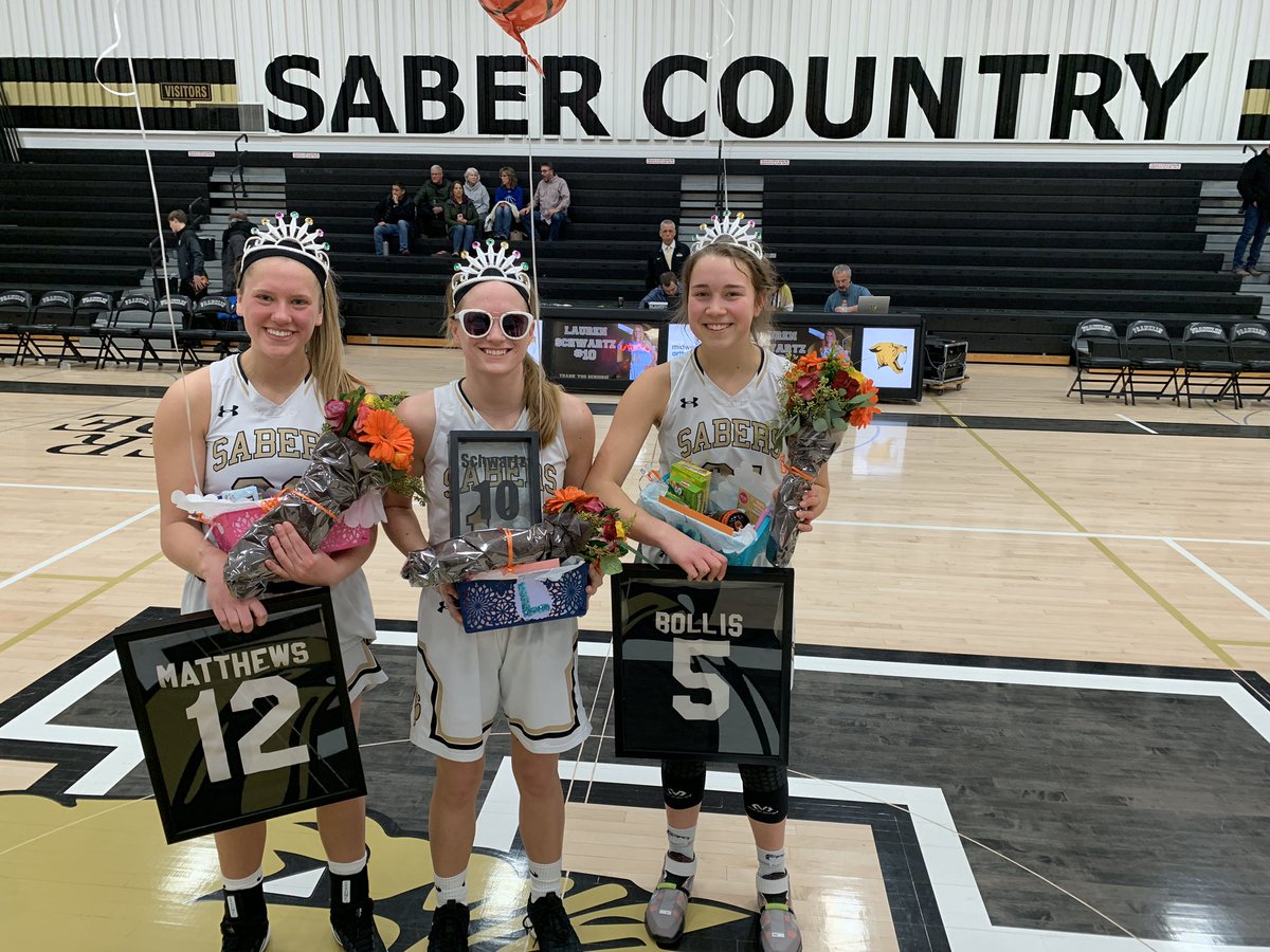 FranklinSabers's tweet photo. Thank you seniors!! #SaberPride https://t.co/5qLiBYw14x