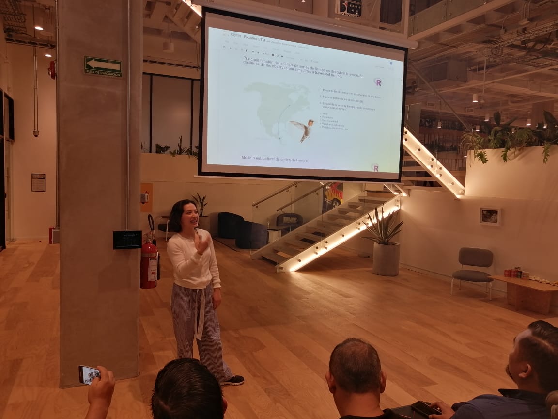 CommunityWi's tweet photo. #widscommunity #rladies #monterrey #datascience Entendiendo las diferencias entre los modelos ARMA y ARIMA y la funcion UCM para descomponer series de tiempo con nuestra compañera Verenice Amante https://t.co/0RNQERzOYR