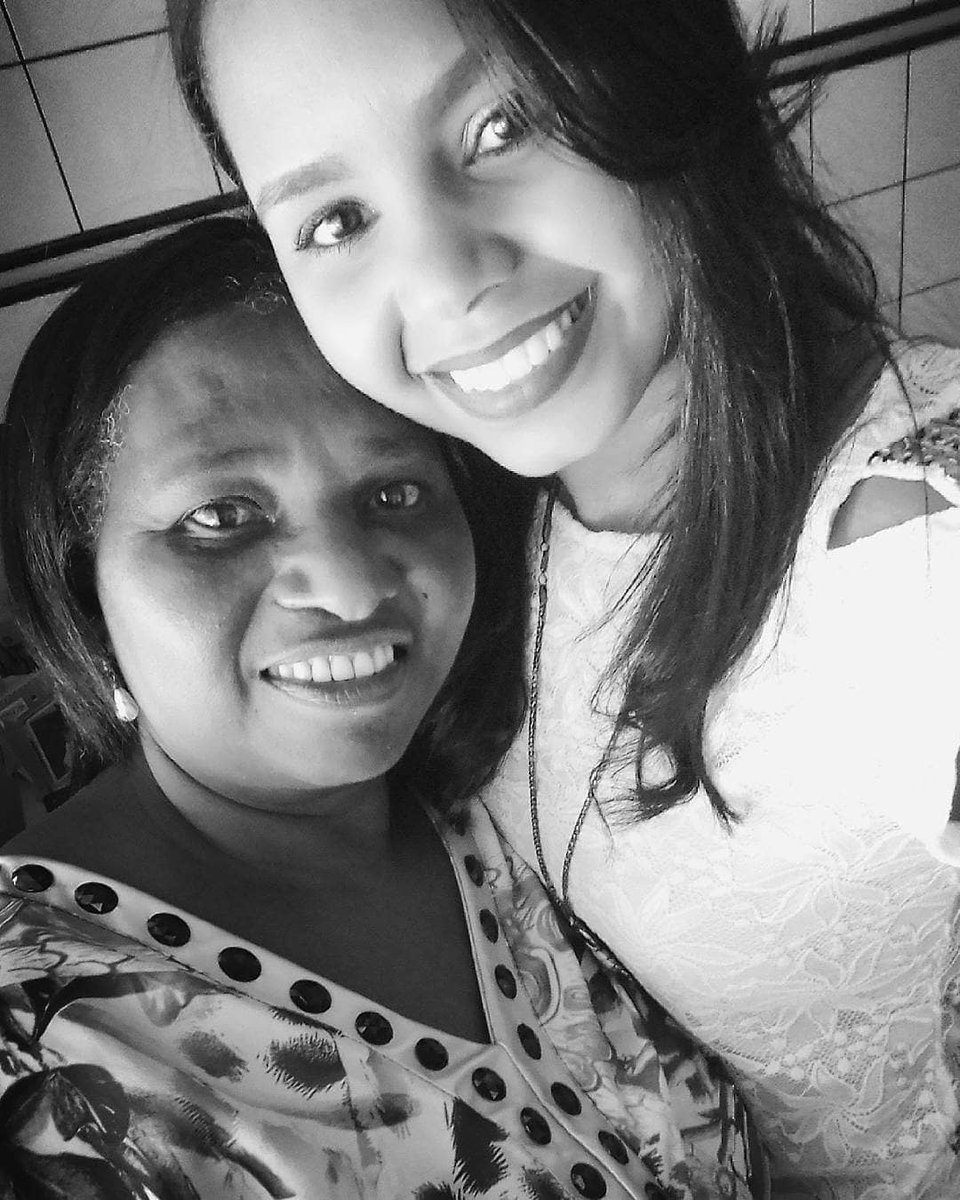 julyennevittal's tweet photo. @ClaudiaLeitte Minha avó e minha mãe, meus maiores exemplos de mulheres. E hj são 2 anjos q me guiam lá do céu. Se hj luto com tanta força, é pq elas me ensinaram a ñ desistir. Mulheres FORTES, meu orgulho pra sempre 🥰 ah, e minha mãe te adorava tbm ❤ #CarnavalClaudiaLeitte https://t.co/a0zzLP9yto