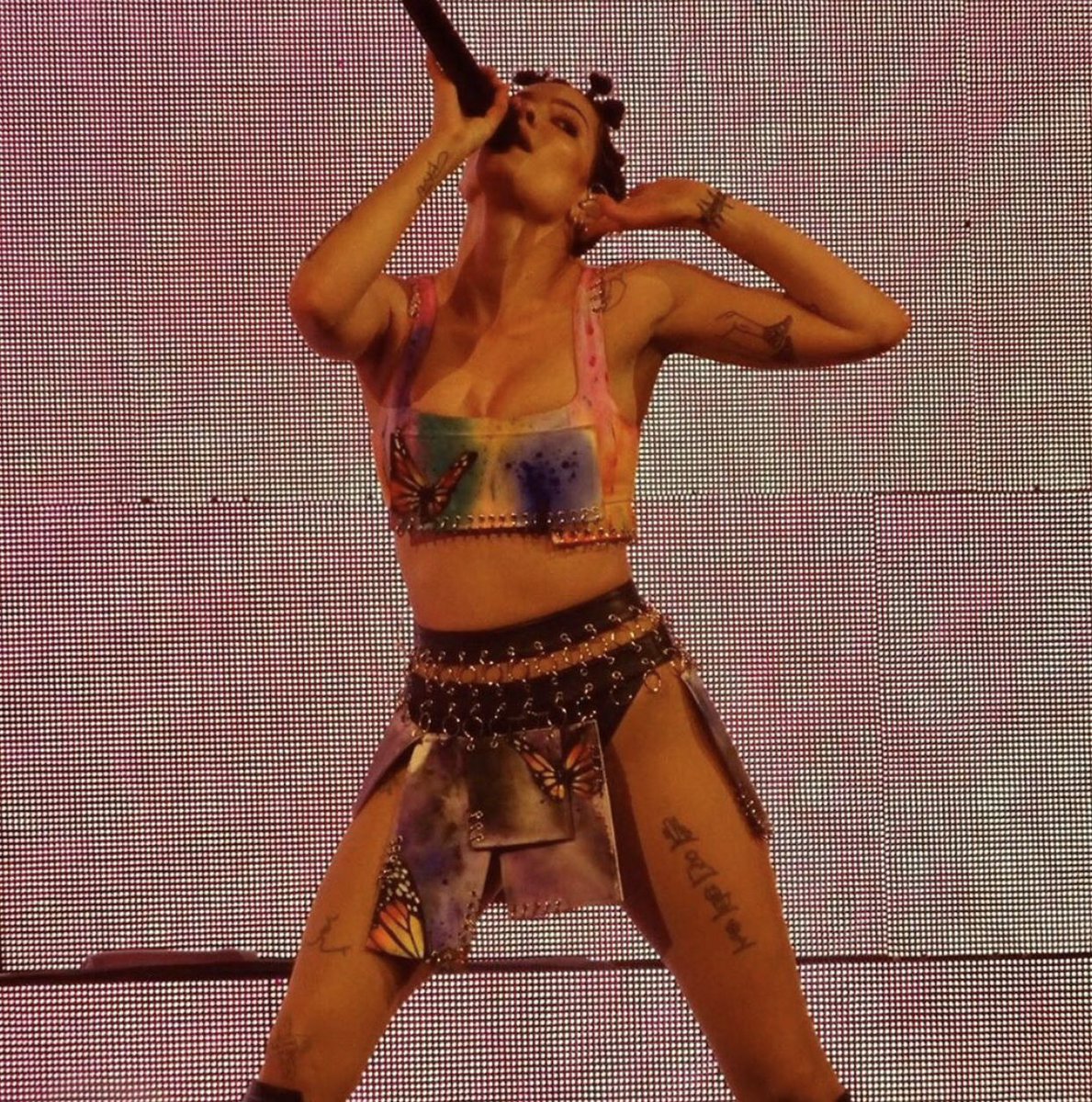 SierraSpectrum4's tweet photo. Left my shoes in the street so you’d carry me
-
-tag @halsey please!! Retweet and do it all!!! I’ve never ever been so proud of an outfit I’ve truly outdone myself and I’m so proud! I’m hoping to bring her to the show in this. https://t.co/9Z3wjjVHiN