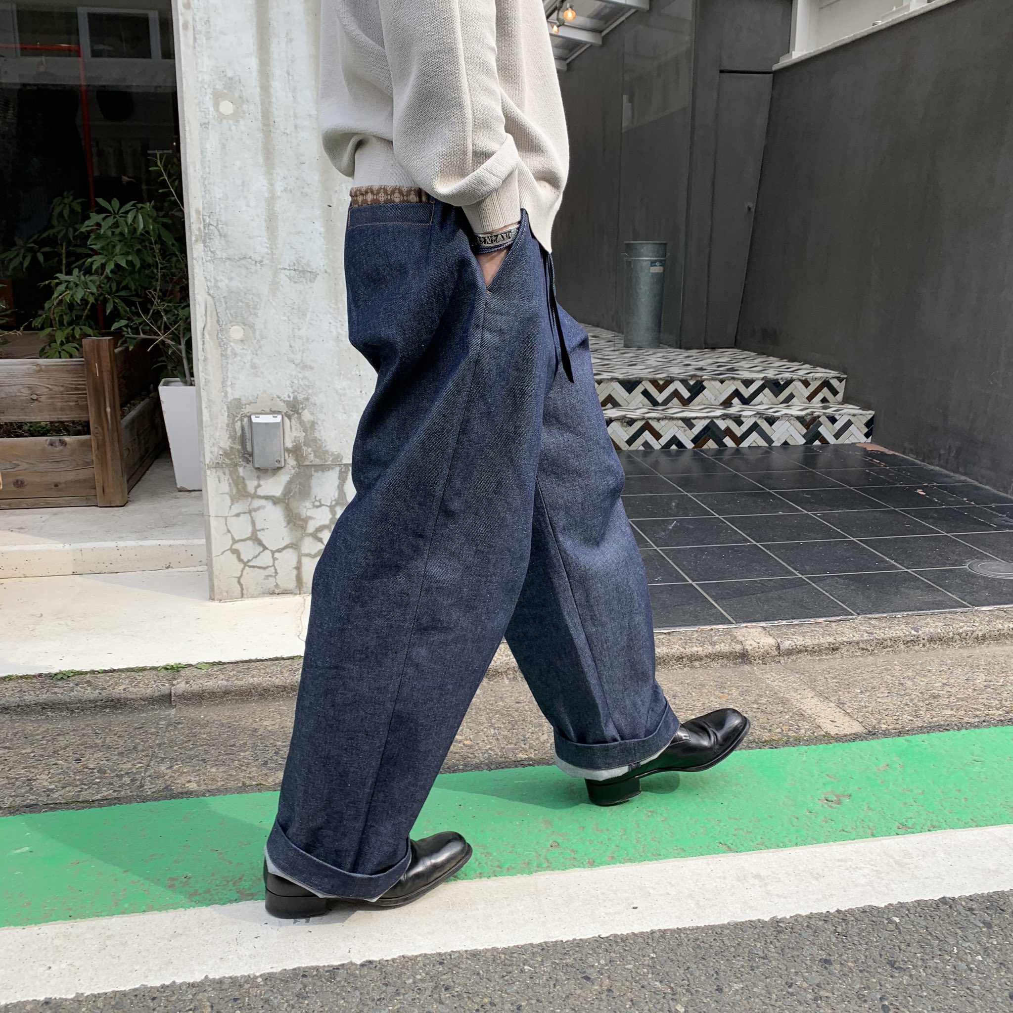 ユニバーサルプロダクツ NO TUCK WIDE DENIM TROUSERS ユニバーサルプロダクツ No Tuck Wide Denim Trousers