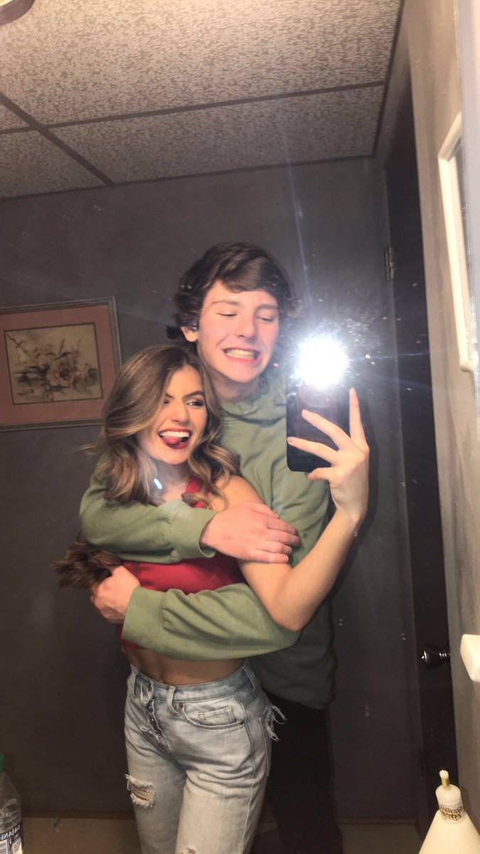 juliarahmann_'s tweet photo. Happy 18th birthday to my #1. Love you Justin ❤️ @justin_louwsma https://t.co/auSvLXNY2b
