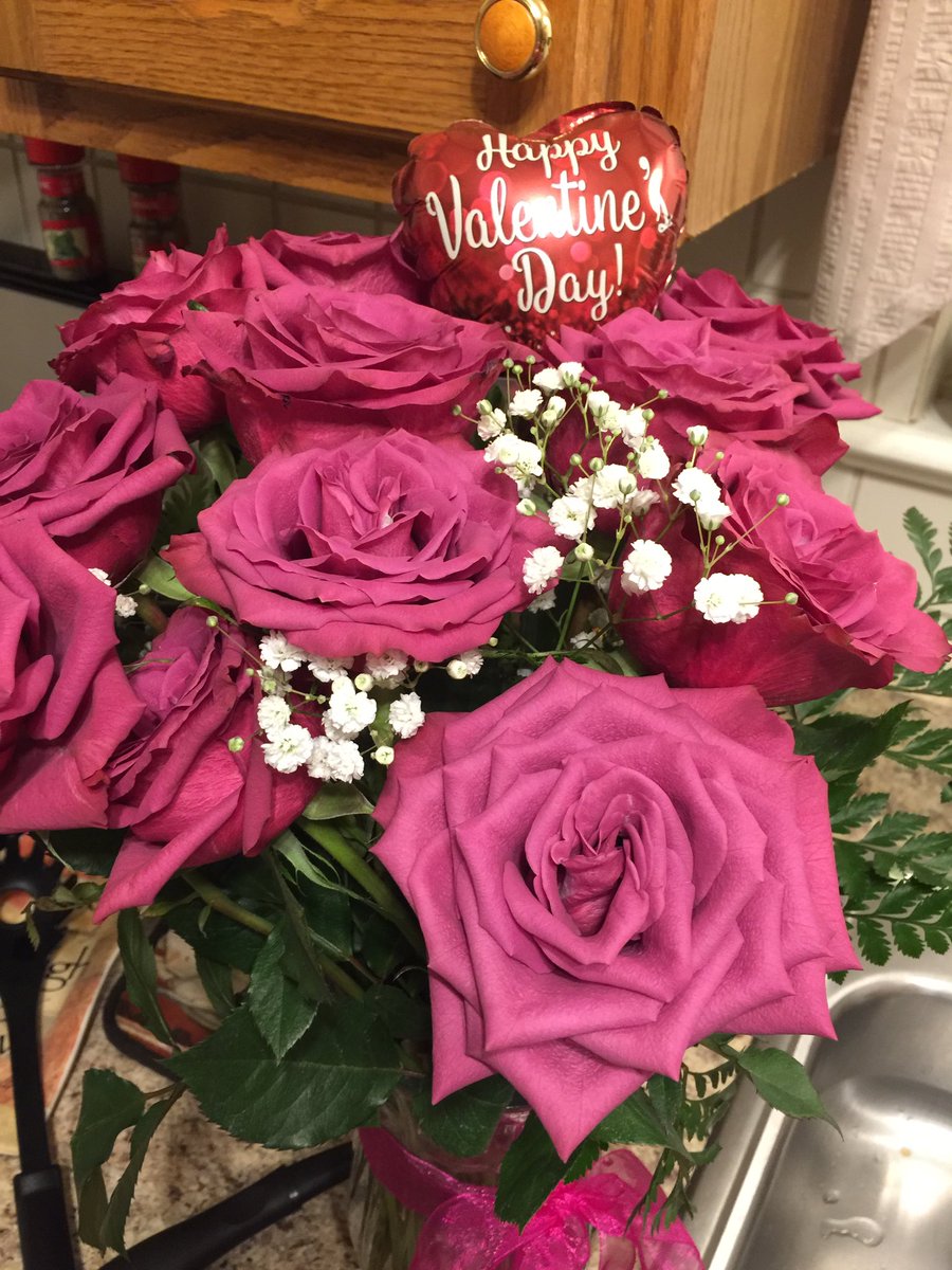 coolmomaa's tweet photo. Forgot to post these beauties, there full open #roses https://t.co/nuyJYqPiLz