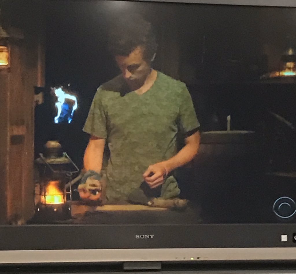sundaysurvivor's tweet photo. What is @AdamScottKlein doing with th paper weight? #Survivor40 #Survivalchallenge #DWSC #hiddenimmunityidol https://t.co/o2jOzjqU2K