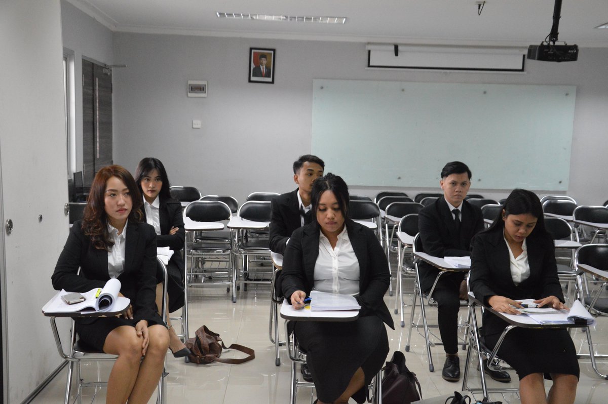 HumasMoestopo's tweet image. Prof. Dr. Haryono Suyono menguji skripsi 40 mahasiswa Fakultas Ilmu Komunikasi Universitas Prof. Dr. Moestopo (Beragama)/FIKOM UPDM(B) Kamis 20 Februari 2020 dalam beberapa sesi/gelombang pada hari yang sama (sl)

#MoestopoGueBanget
#MoestopoBeragama
#Moestopo
#FikomHebat