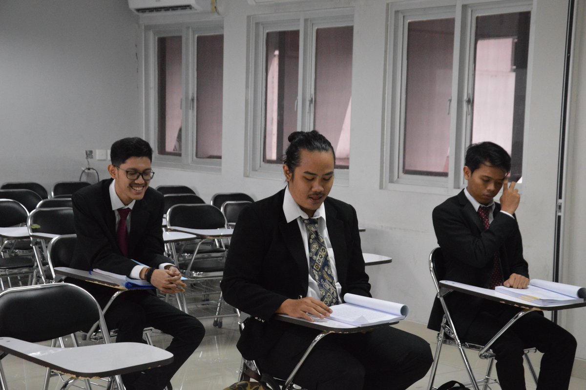 HumasMoestopo's tweet image. Prof. Dr. Haryono Suyono menguji skripsi 40 mahasiswa Fakultas Ilmu Komunikasi Universitas Prof. Dr. Moestopo (Beragama)/FIKOM UPDM(B) Kamis 20 Februari 2020 dalam beberapa sesi/gelombang pada hari yang sama (sl)

#MoestopoGueBanget
#MoestopoBeragama
#Moestopo
#FikomHebat