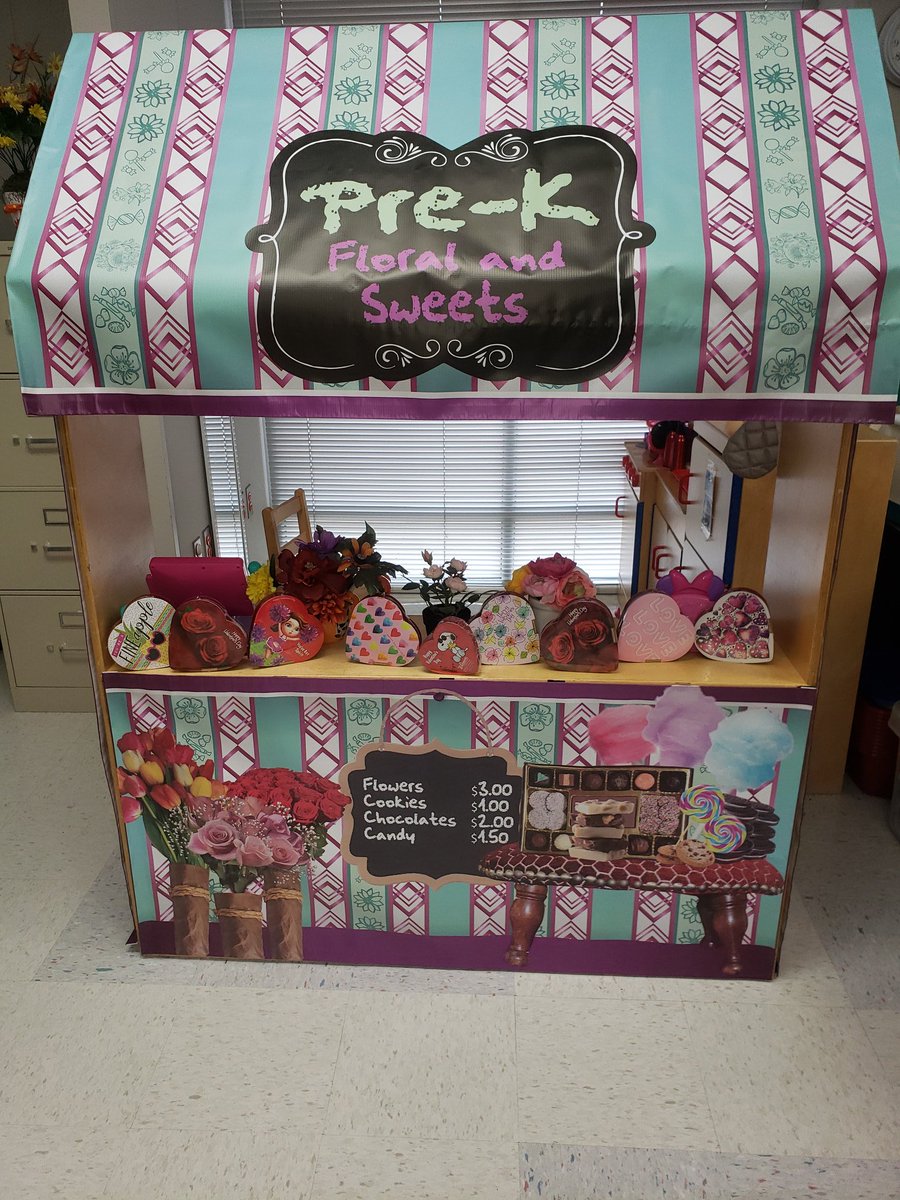 BettyM007's tweet photo. And now we are selling chocolates, flowers and candy!!! Yuuuummmyy! #BeDuryea #CFISDspirit @CFISDPK1 , @Barwill71 @chammonded @Marcy614 @GR_Houston @CarrieAnneEd @FeliciaWT Having a great time!! https://t.co/pmHUsa7x8c