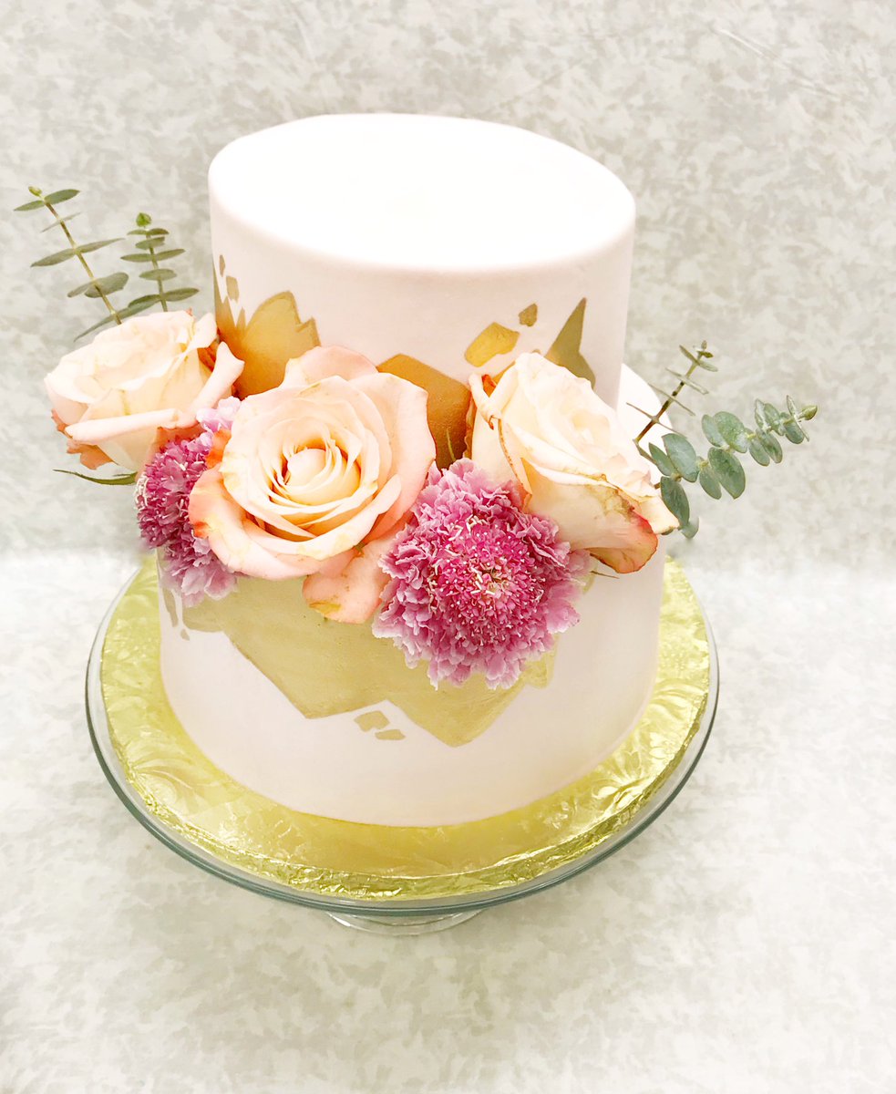 QueenofCakesMN's tweet photo. We’re ready for you, Spring! 
•
•
•
•
•
#queenofcakes #queenofcakesdidmycookies #queenofcakesdidmycake #cakelove #buttercreamart #mycakeobsession #birthdaycakes #weddingcakes #babyshowercakes https://t.co/wVBXHSUBp9