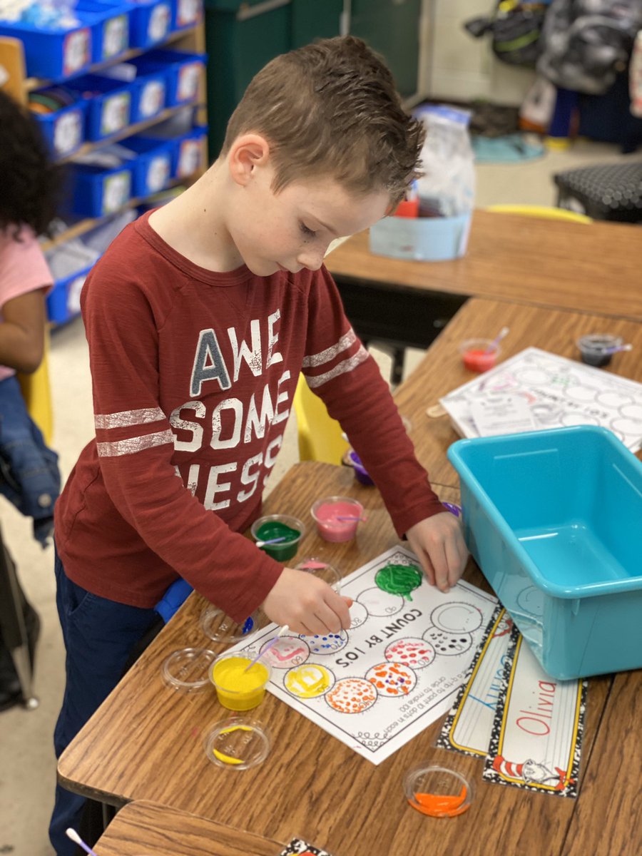 Seusserrific's tweet photo. More 100 Day fun!  We licked lollipops 100 times, put 100 spots on caterpillars, and made structures using 100 cups and Legos!  @Seusserrific @obgSTARS #oneCCPS#gatespride https://t.co/9Jy9tfStMo