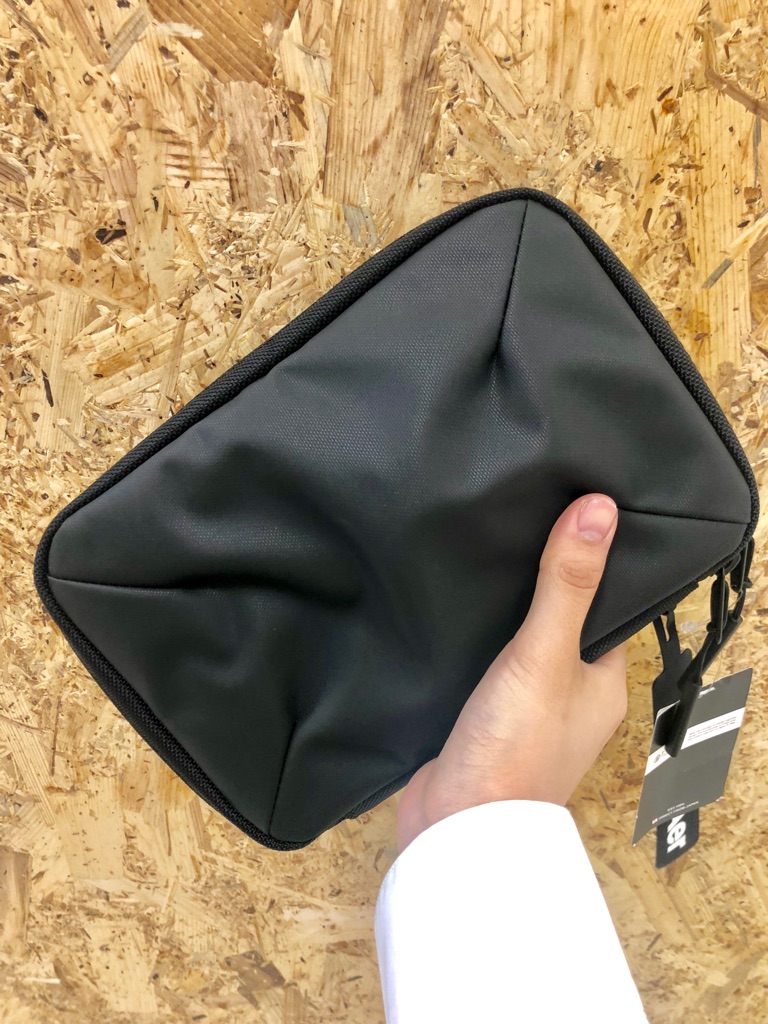 Hakata_Hands's tweet photo. 皆様お待たせしました‼️‼️‼️
私も待ちに待った
＃AER 新作が入荷してます🙌
その中でも人気の ＃WorkCollection
種類豊富に取り揃えております🤗
＃リュック と ＃クラッチ としても持てる
ポーチが特に大人気ですよ💕
是非見に来て触って
このカッコよさを感じてください💕

＃東急ハンズ博多店　２階 https://t.co/nAOvKOzlI8