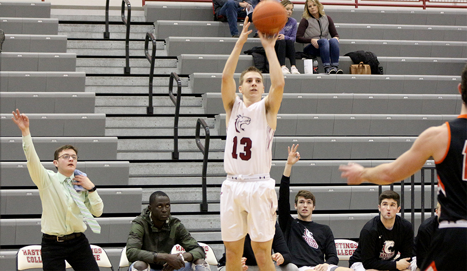 HastingsBroncos's tweet photo. Hastings College - Broncos bounce back after slow start picking up the 84-74 victory over Doane; Cale shoots lights out from behind arc: https://t.co/ZHudEI1vwH https://t.co/nhvi2CD3a5