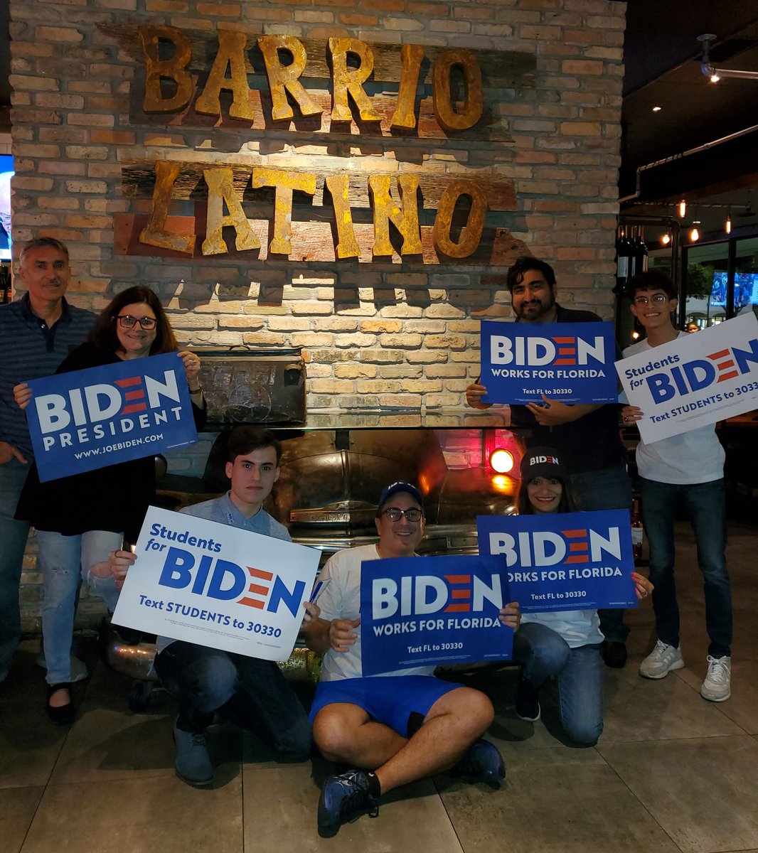 305forDems's tweet photo. Thank you #BarrioLatino for hosting #305forJOE volunteers! https://t.co/9kdsyNVDAt