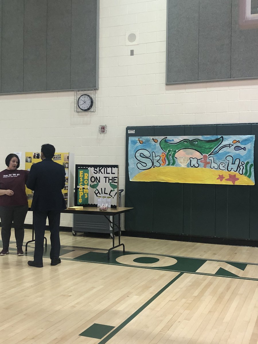 Crisvbmiller's tweet photo. Such a great time welcoming the parents of our rising 6th graders! And rockstar students and staff shining all night long as they share just some of what makes Stone Hill so incredibly special.  #stingraysforlife #babystingrays @StoneHillMiddle https://t.co/Ppq81CoSR2