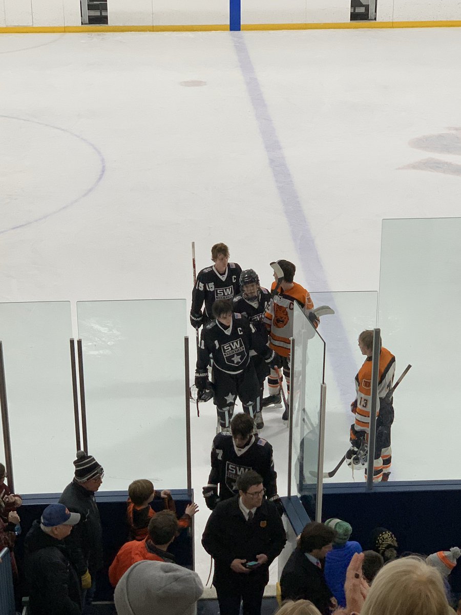 SWCRHockey's tweet image. Stars battle hard and gave it their all but fall 3-2 to the Tigers. Left it all out on the ice!  #goingforward #foundationbuilding 

🚨 Olimb, Konkel
🍎 Gustafson (2), Sommerness, Hardacre
 🥅 20-33

 @TigrHockey 
@swchssports 
@YouthHockeyHub @FollowThePuck @UpNorthHockey20