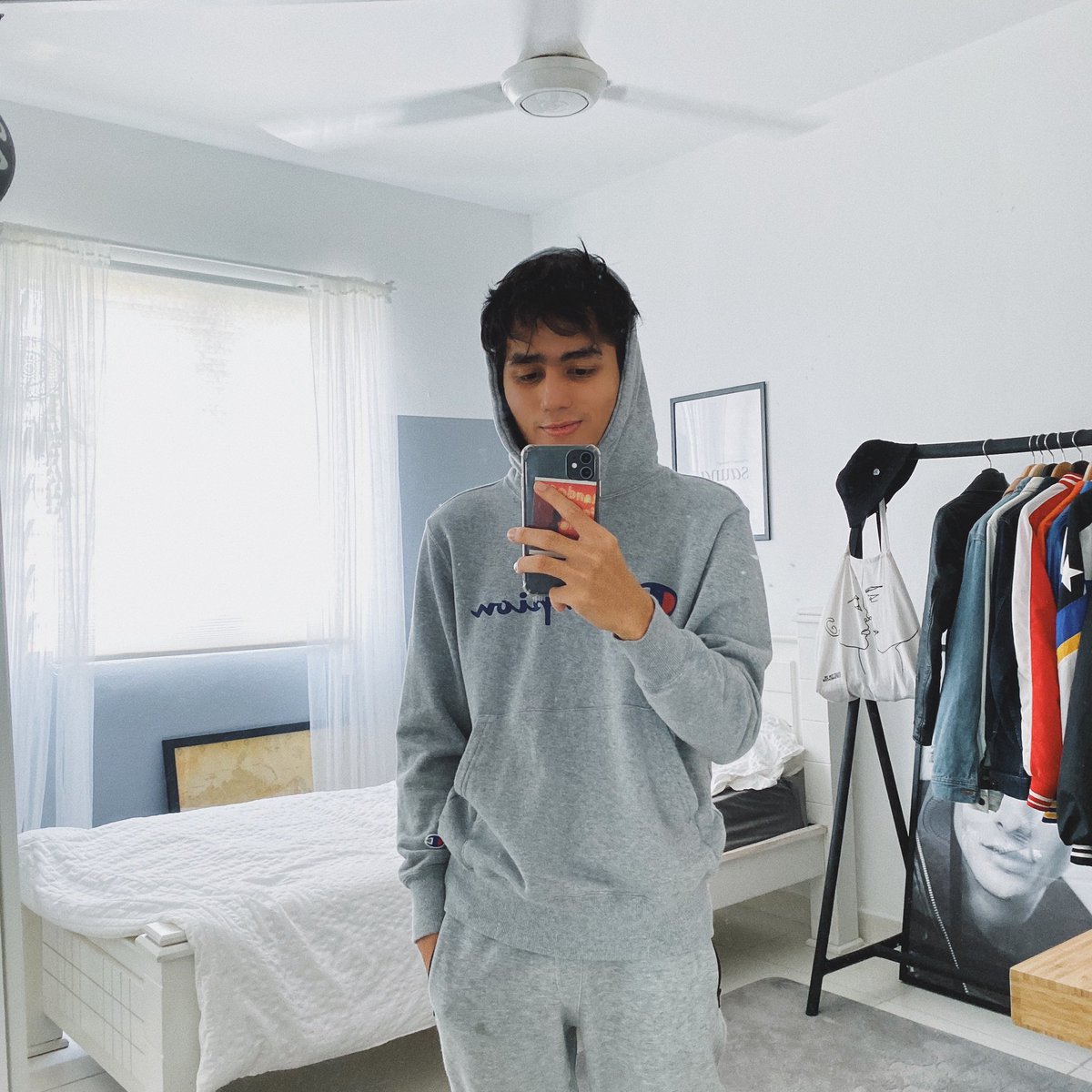 adzrynadzlyf's tweet photo. dah lama bilik aku tak kemas camni, yela selalu rushing nak siap gi kerja👌🏻 https://t.co/5EXZFBduyp