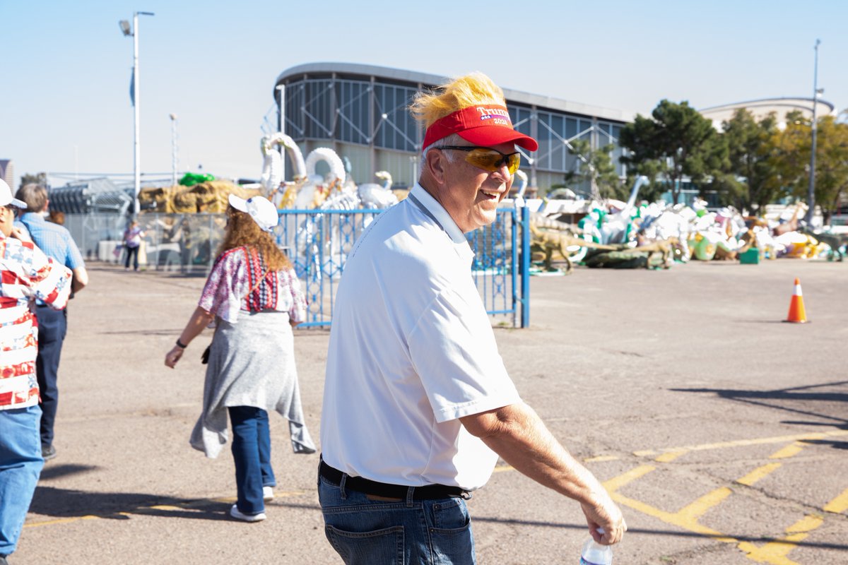 caitlin_oh's tweet image. #TrumpinAZ for @GettyImagesNews