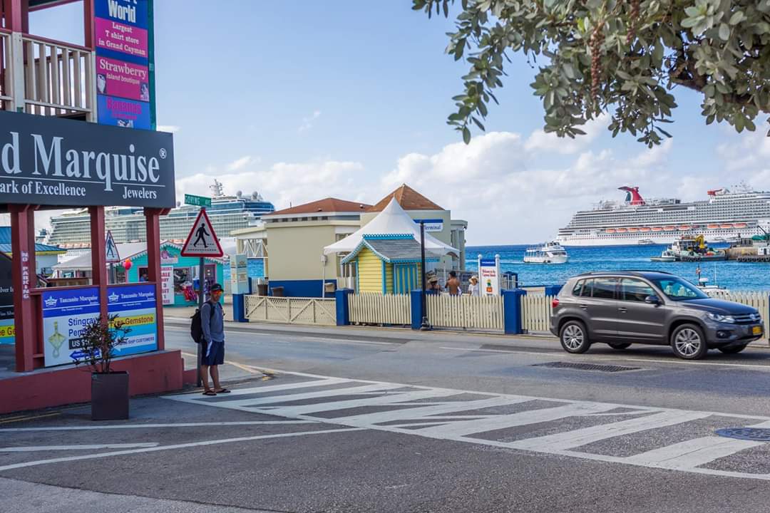 Drawsson's tweet image. #throwback in #grandcayman 🤩
Cuz traveling set me free.😊🙏🏾
❤ if it sets you free too

#tbt #inspiration #travel #traveler #entrepreneur #businessman #digitalnomad #laptoplifestyle #blogger #landscap #vlogger #motivate #motivation #success #photography #cruiseship