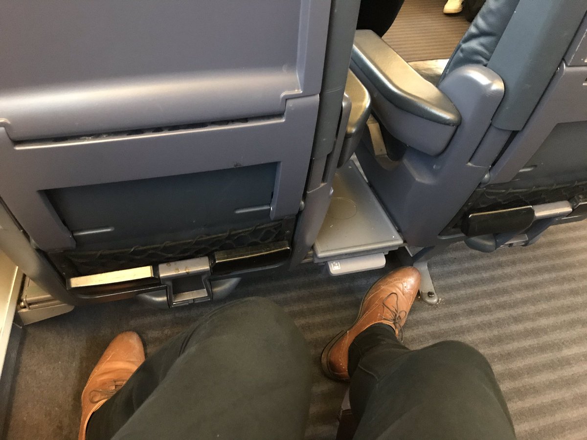 The legroom is ridiculously good, I am 6’2 and can cross my legs easily or just stretch out