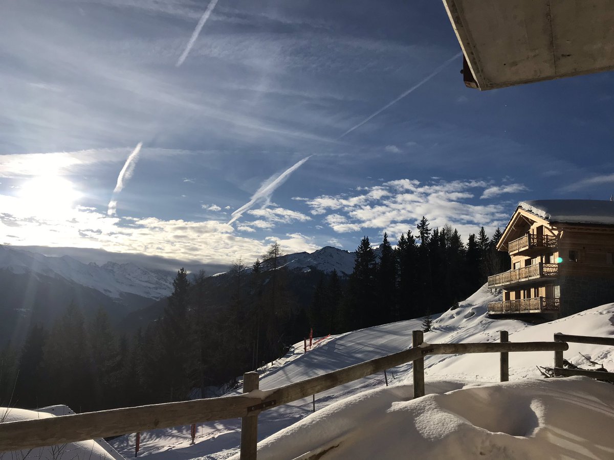 Ro_Moore_'s tweet photo. Breakfast with a view 🏔🏔🏔☀️
#thyon #thyonlescollons #lescollons #4vallees #switzerland #suisse #ski #skiday https://t.co/FkT0CPjuws