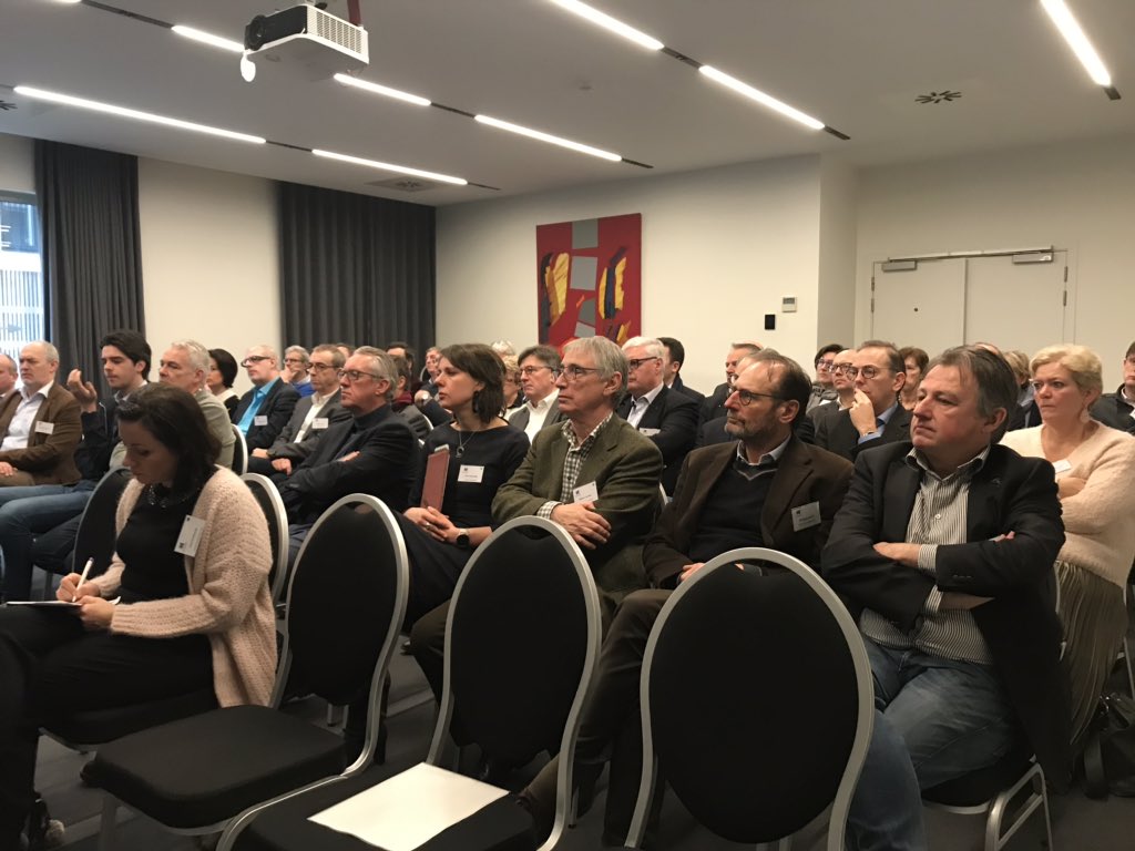 HennemanWim's tweet photo. Alweer full house voor het Ontbijtboek van @dehanze met @jdceulaer ‘hoera, de democratie is niet perfect ‘ https://t.co/0A0MzZZElo