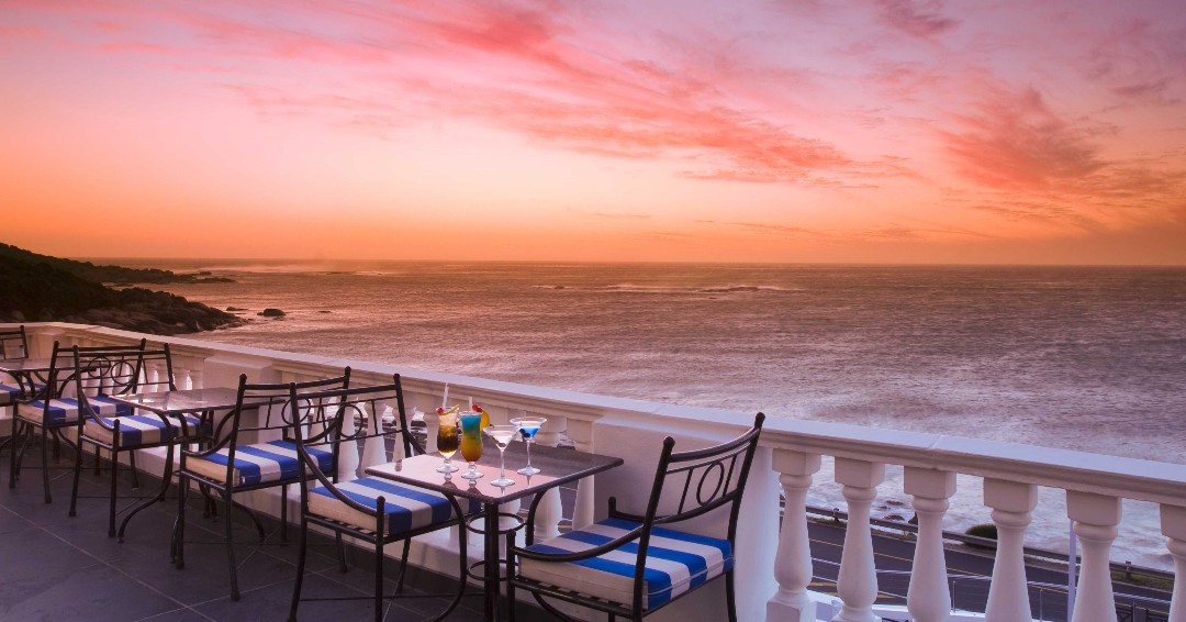 12_Apostles's tweet photo. Our Leopard Bar has made the list of The Inside Guide's best sundowner spots in Cape Town, who could disagree.
https://t.co/ahKn4S67db
#InsideGuide #Sunset #CapeTown #CampsBay #Cocktails https://t.co/nqxZnRr7sA