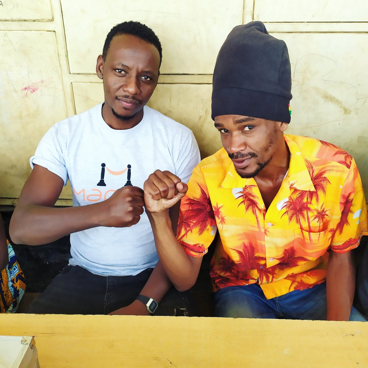 TitusKuria_'s tweet photo. Ka si Jah Jah tungekuwa wapi?
#NajuDanito #ThursdayThoughts #ThursdayMotivation #thursdaymorning #MainaAndKingangi #Brekko #ManokiMindset #ReggeaSpokesMan #TheManWithTheMasterPlan #nobodycanstopreggae https://t.co/NByJSxYqXb