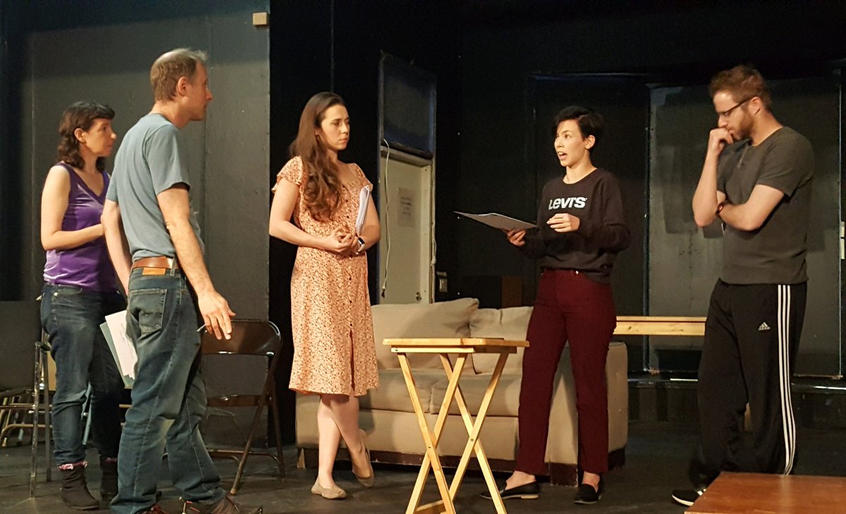 BaileyDirects's tweet image. Great 1st week of the winter Directors Workshop. #writerdirector Joe Gold prepares actors Tammy Caplan, Rachel Weck, Jamie Morrow and David Tucker to play a scene from his comedic screenplay. bit.ly/2HInZjm  #directingactors #directingtools #directingclass #comedy