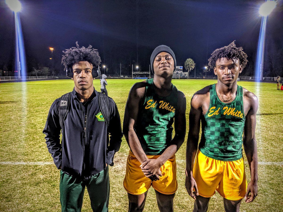 dreamkingfilmz's tweet photo. Coverage Sponsored By #ThePVShack Ed White Commanders dominated the 400M dash with 4 runners placing in the top 5.
Adrian Alexander 1st place 50.45
Jacari Butler 2nd place 52.37
Mike Francois 3rd place 52.89
Keith White 5th place 54.49 https://t.co/ikZPEHkolr