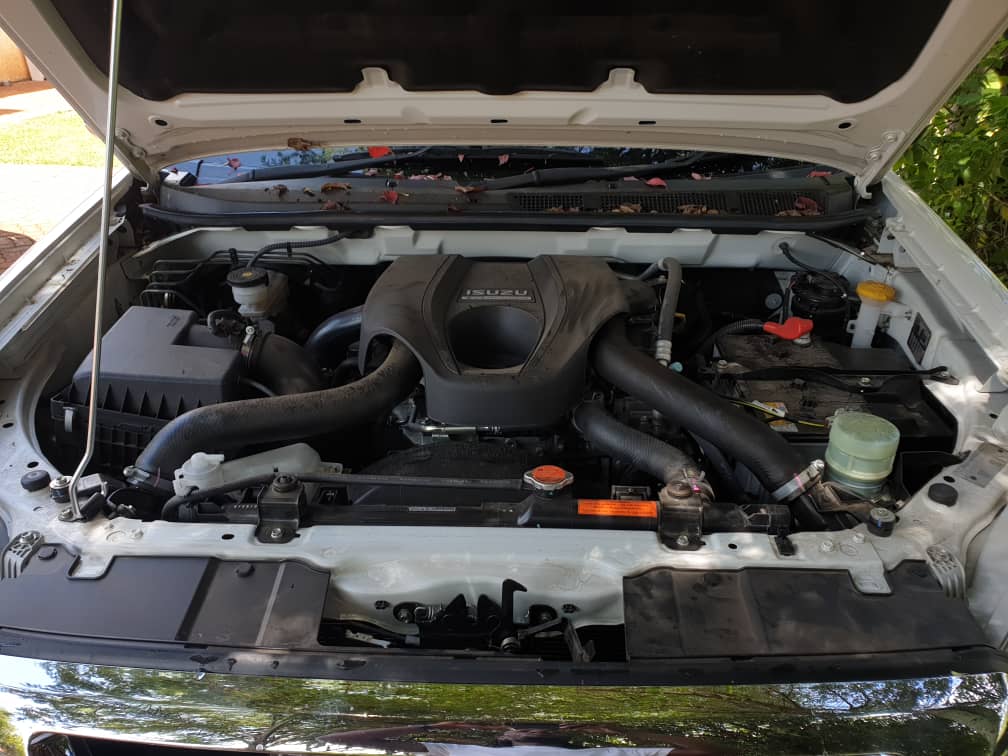 CarsZw's tweet photo. 2019 Isuzu MU-X
9 000kms on the dash
Automatic with tiptronic
3.0l turbo d teq motor
Full leather interior
Og mags
Onboard media system
Keyless package
Steering controls
7 seater
As good as brand new
Superb all round
$58 000 (USD Cash neg)
Call or app 0774412061
#bcnz #brisuzu https://t.co/JiPlRWRqNL