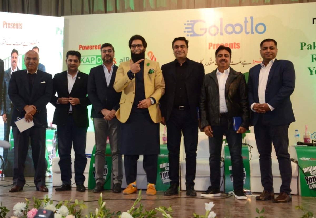 MillionSmilesPK's tweet photo. @MillionSmilesPK has provided an opportunity for youth to listen to the top CEOs of every field who guided the youth and told them that you are the future of Pakistan. You are the one who will make difference.
A group photo of CEOs with @ZAtalks at #MSYC.
#2020YearOfMillionSmiles https://t.co/JN2aEqpRbZ