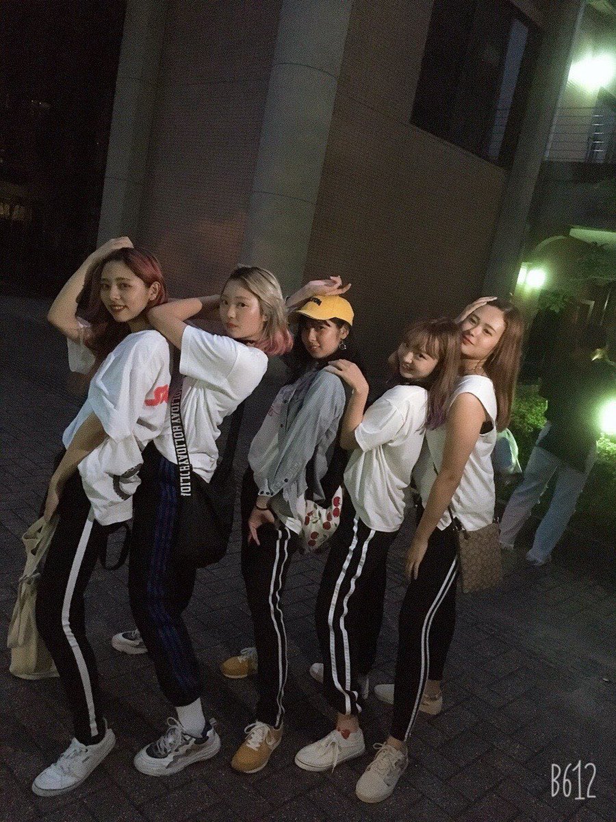 deepaction_mmu's tweet photo. 03.Quintet Queen

Quintet Queenです👑
私たちは公立大一年の5人、りお・ちか・なほ・まみ・なつみで踊ります！覚えましたか〜？笑たくさん名前呼んでください😚以前のダンスよりも大人っぽい要素の入ったダンスをお楽しみください🤩一緒に盛り上がりましょう！！！！ https://t.co/2qYKSjKduy