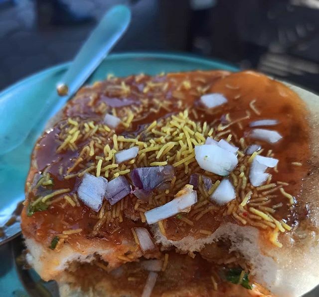 Sev Burger  @khanapeena_pratik_choudhary ⠀ ⠀  #sevtamatar #sabji #vegetarian #namkeensev #indorisev #delicioue #easyandquick #instafood #instapic  #sevpuri #instagramers  #foodporn #foodgasm #ChatpatiSev #Sevgram #SevIsLife #sevindore #SevingSev #SevBhujiya